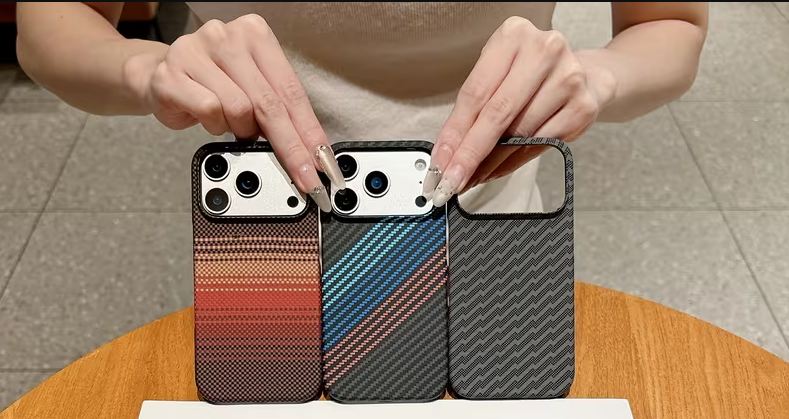 З чого роблять чохли Pitaka для iPhone?