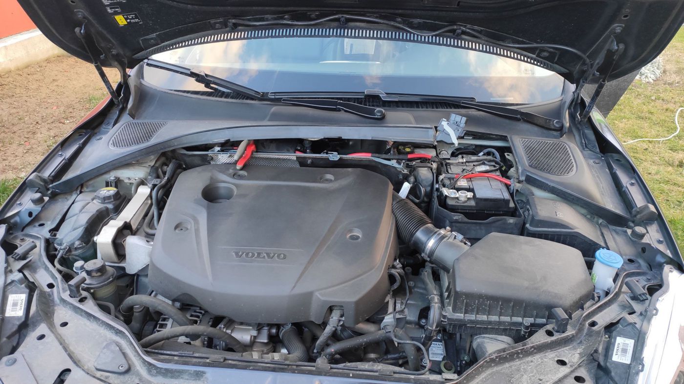 Volvo XC60 під капотом - витягуємо ЕБУ